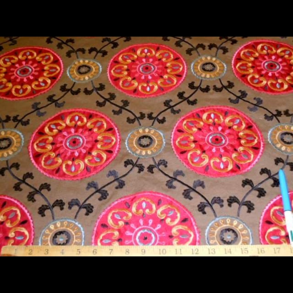 4.75 Yards Embroidered Fabric KARMANA in Fiesta - Picture 7 of 10